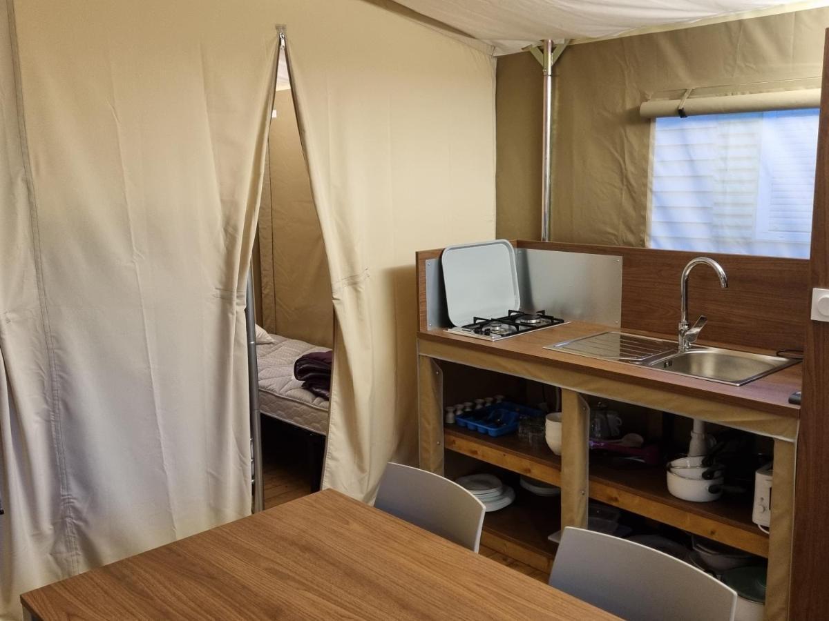 Camping Les Rives Du Lac Bois Morin Exterior photo